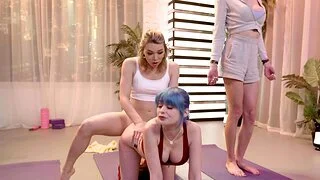 Horny pamper Jewelz Blu bends over to be fucked at the end of one's tether shemale Emma Crunch at one's best