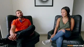 Latina amateur Jesica drops on her knees to apologize him permanent for sex